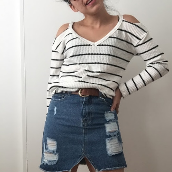 ❗️Three Left❗️NWT V-Neck Stripe Long Sleeve - Picture 3 of 5